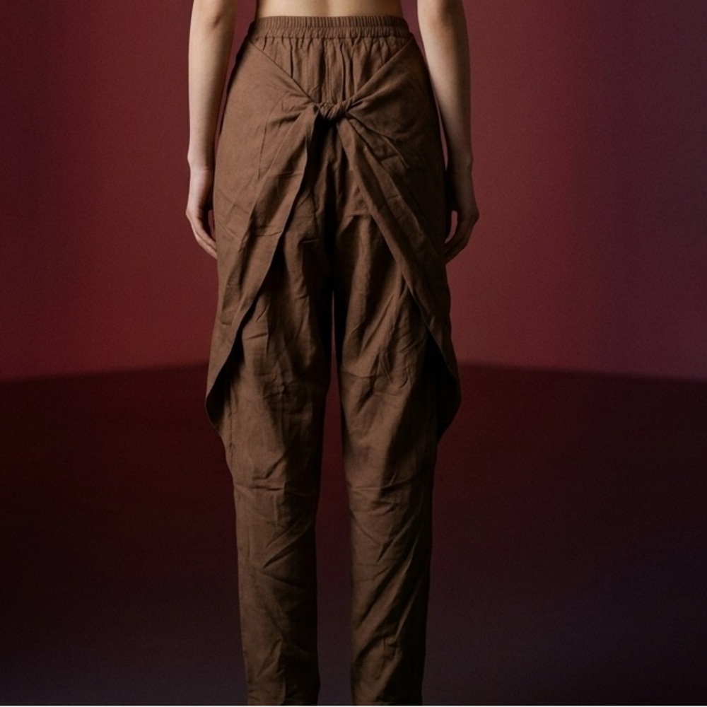 Very J Elastic Lightweight Pants with Twist in Back NWT